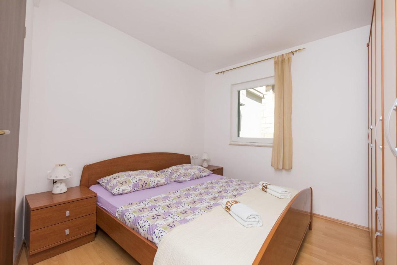 Apartments Mira โอมิช ภายนอก รูปภาพ
