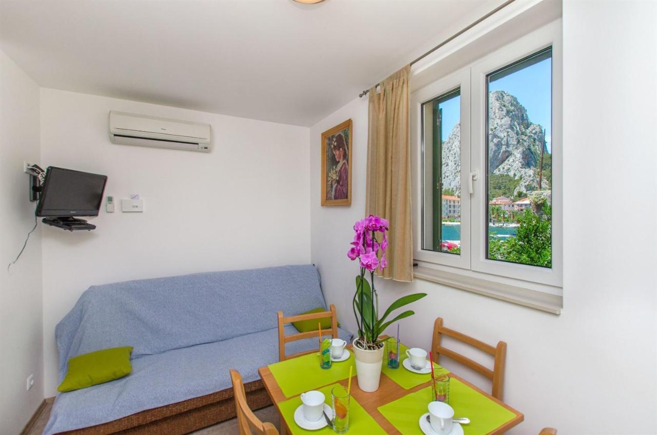 Apartments Mira โอมิช ภายนอก รูปภาพ