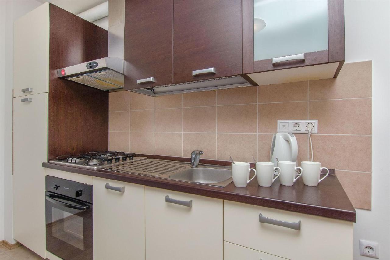 Apartments Mira โอมิช ภายนอก รูปภาพ