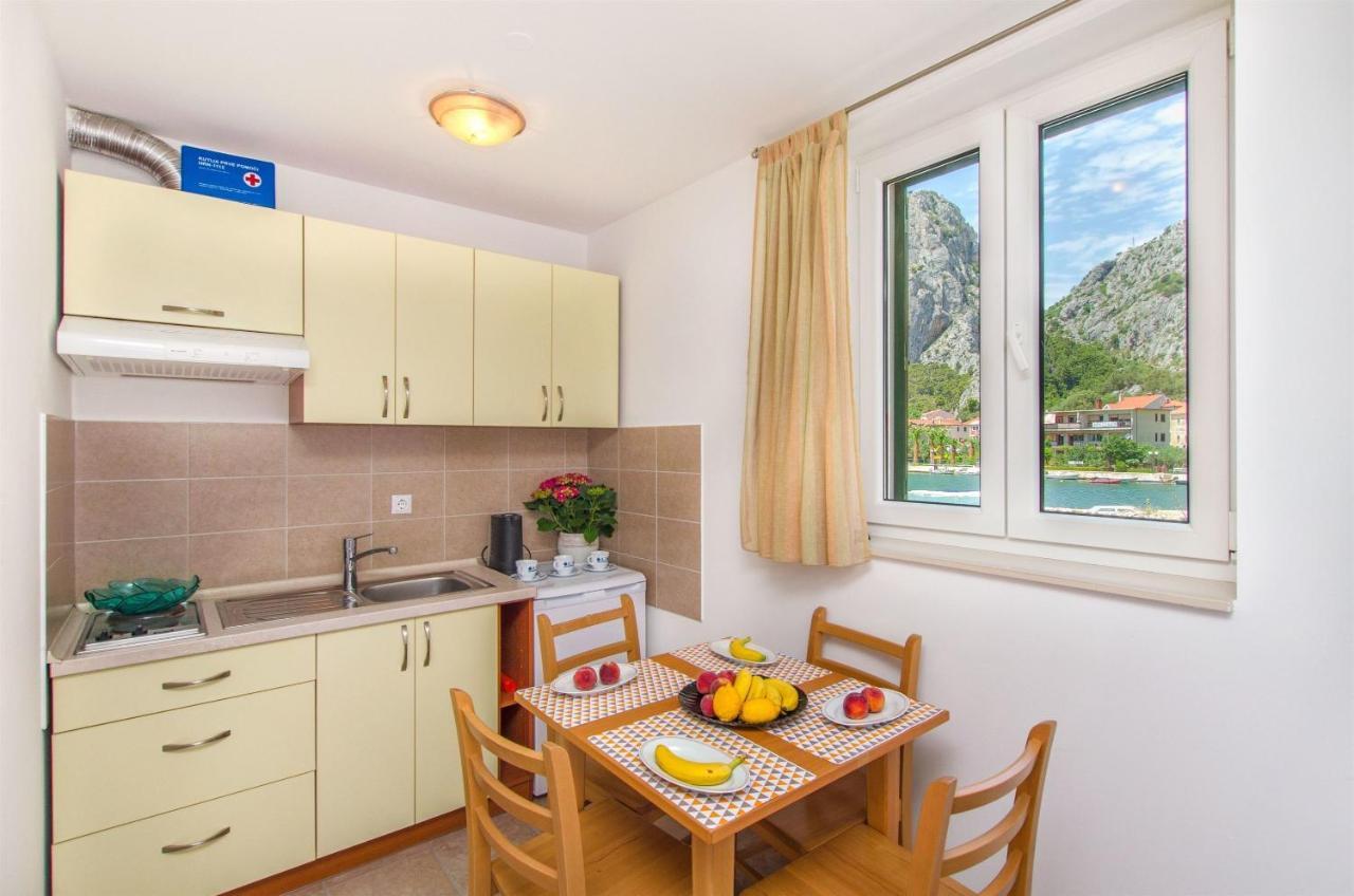 Apartments Mira โอมิช ภายนอก รูปภาพ