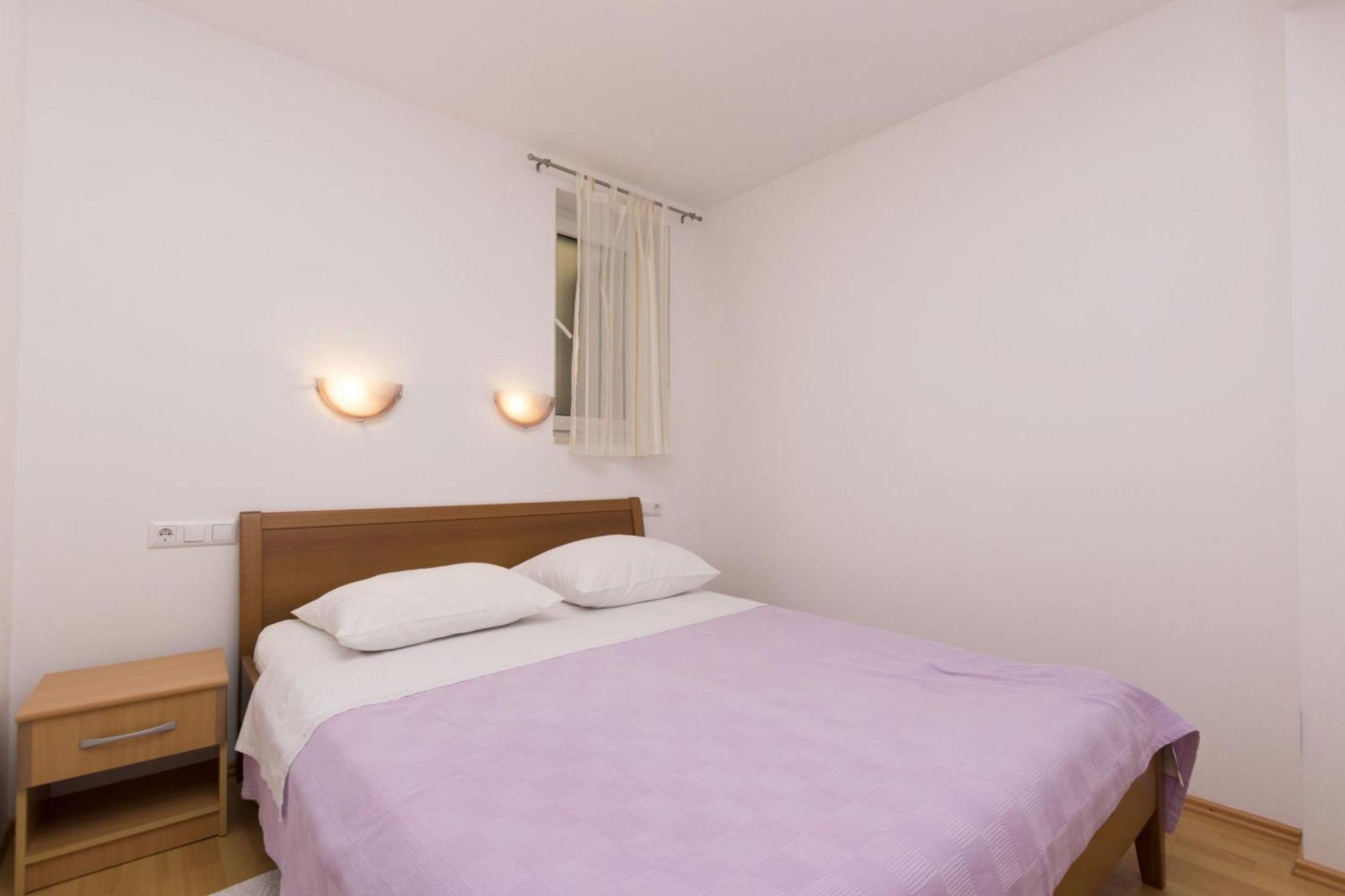 Apartments Mira โอมิช ภายนอก รูปภาพ