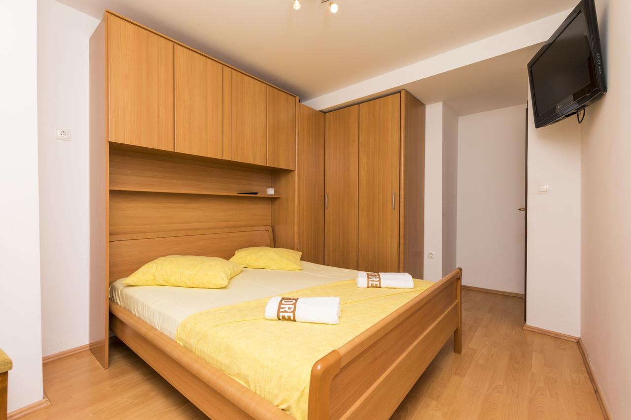 Apartments Mira โอมิช ภายนอก รูปภาพ
